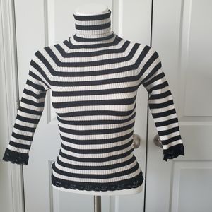 Turtle neck ribbed sweater
